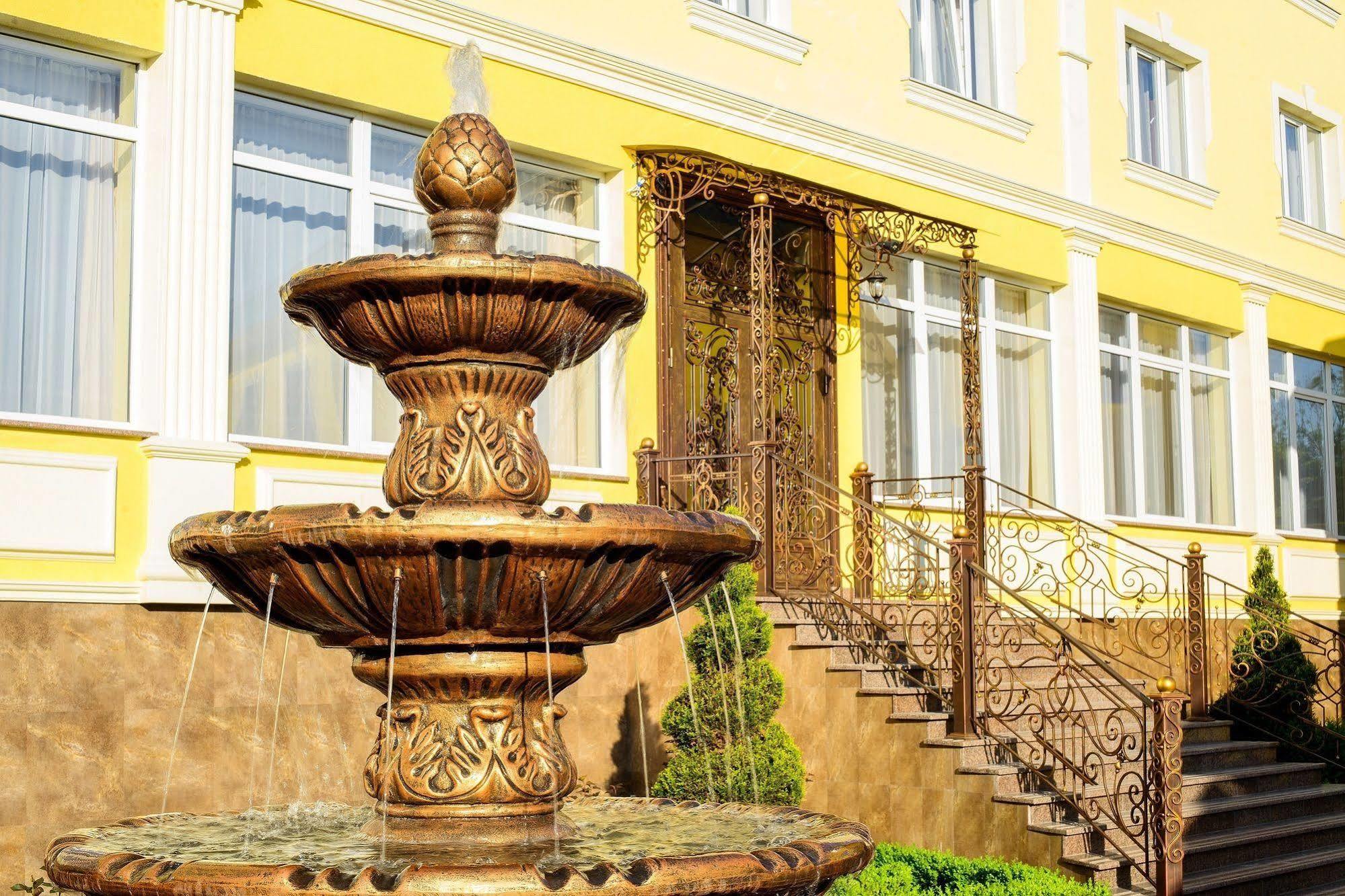Hotel Argo Premium à Lviv Extérieur photo